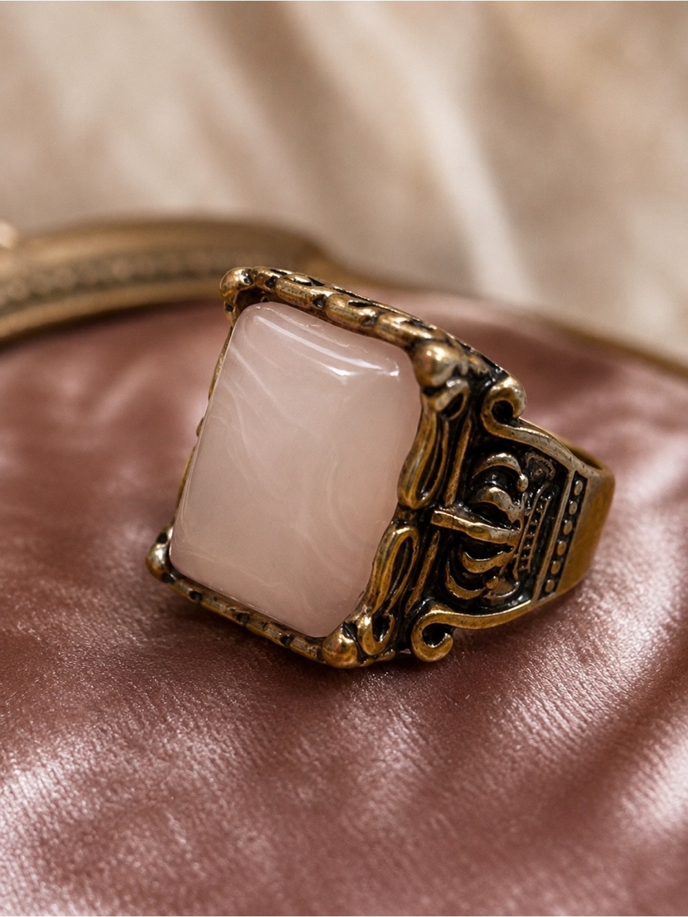 Free People Pink Stone Antiqued Gold Tone Statement Ring Size 7